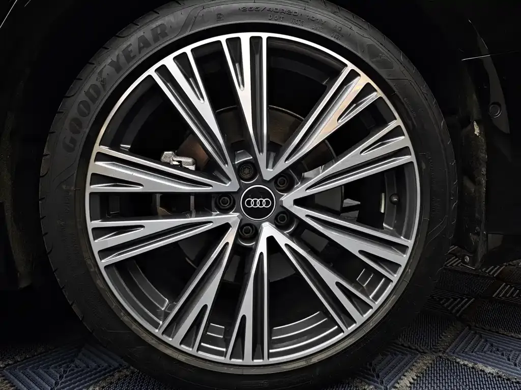 Audi A6L — фото 7