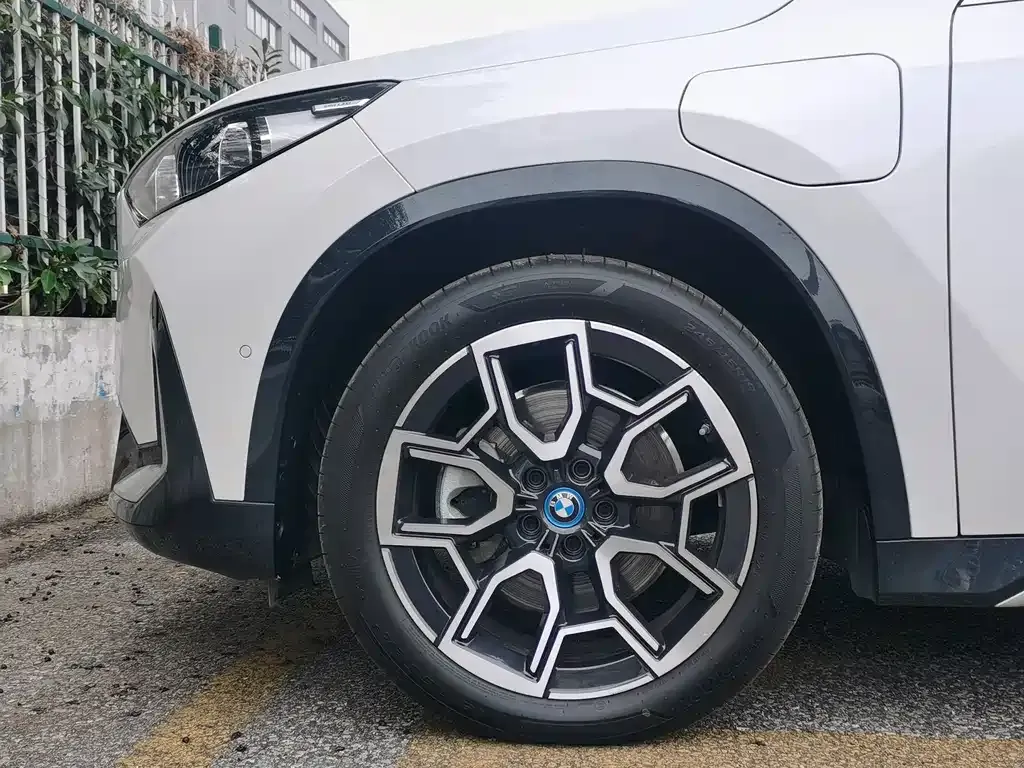 BMW iX1 2024 из CN, фото 8