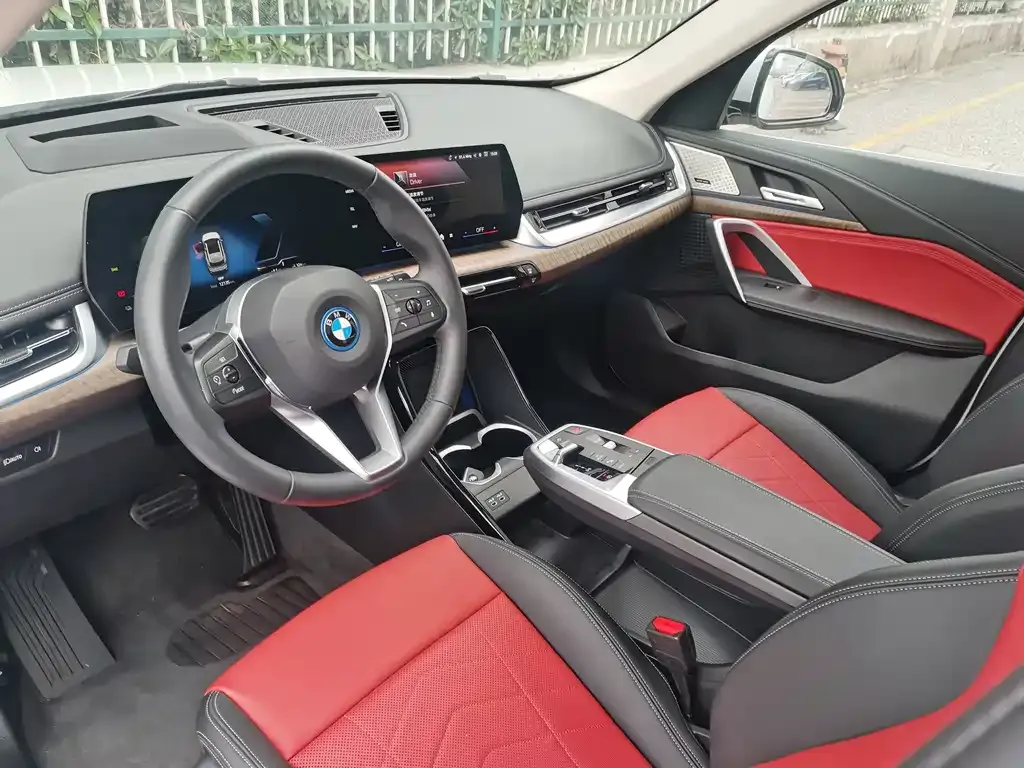 BMW iX1 2024 из CN, фото 3