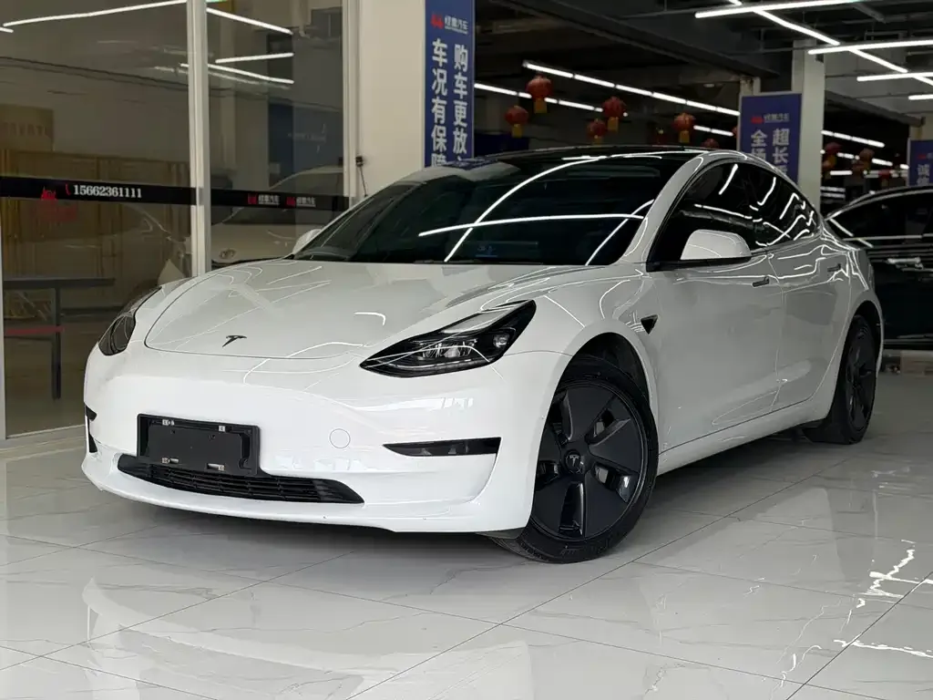 Tesla Model 3 — фото 1