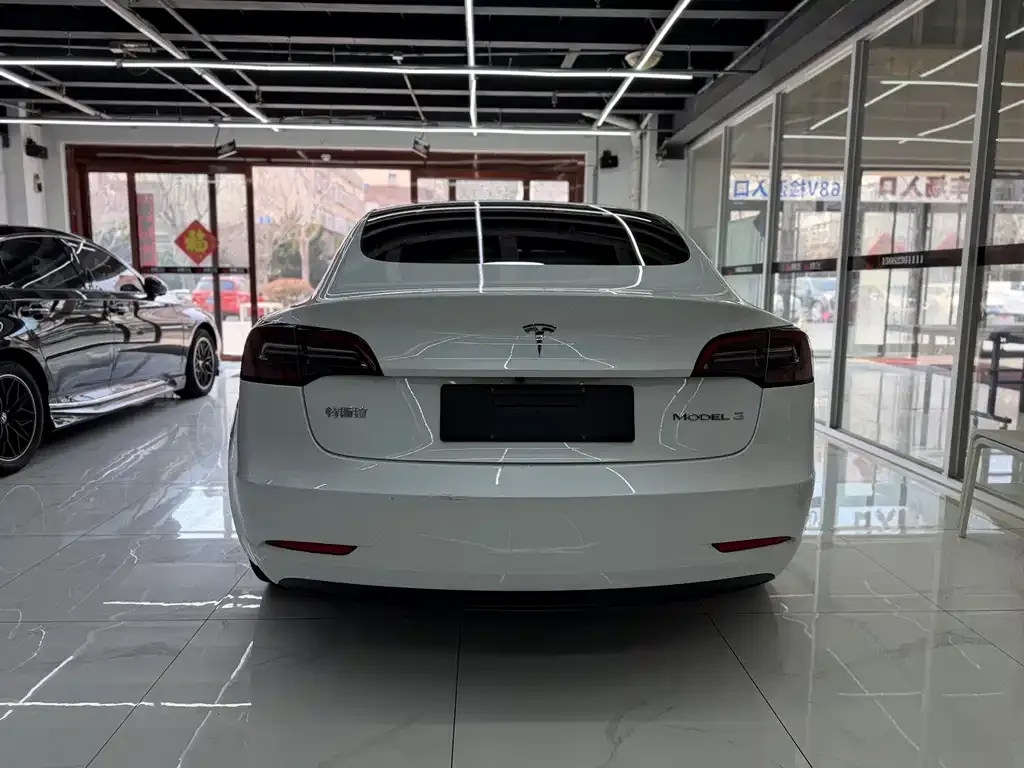Tesla Model 3 — фото 8