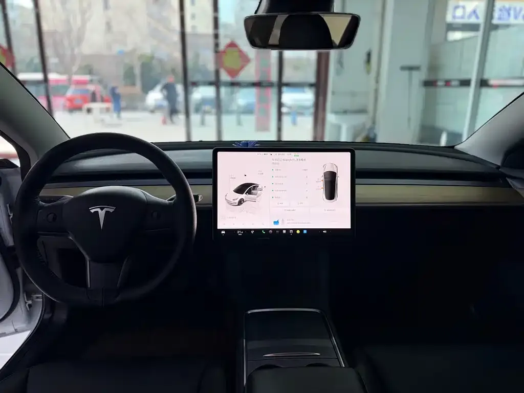 Tesla Model 3 — фото 5