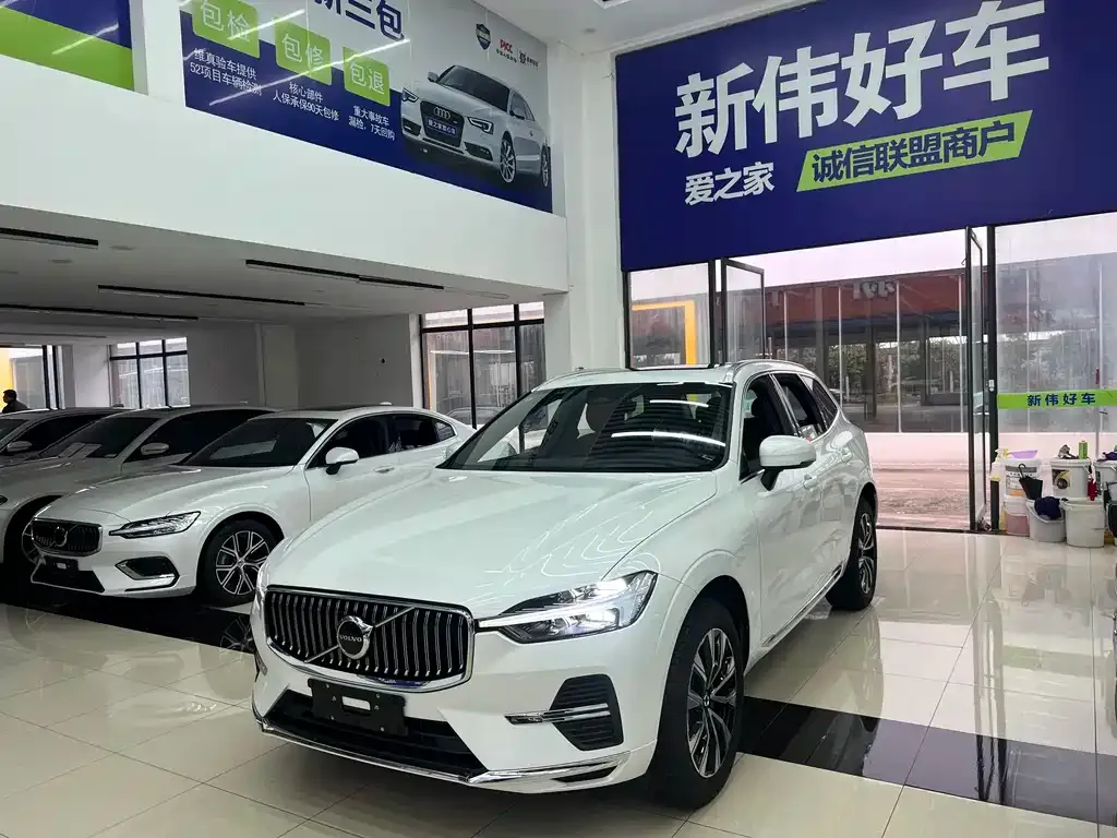 Volvo XC60 — фото 1