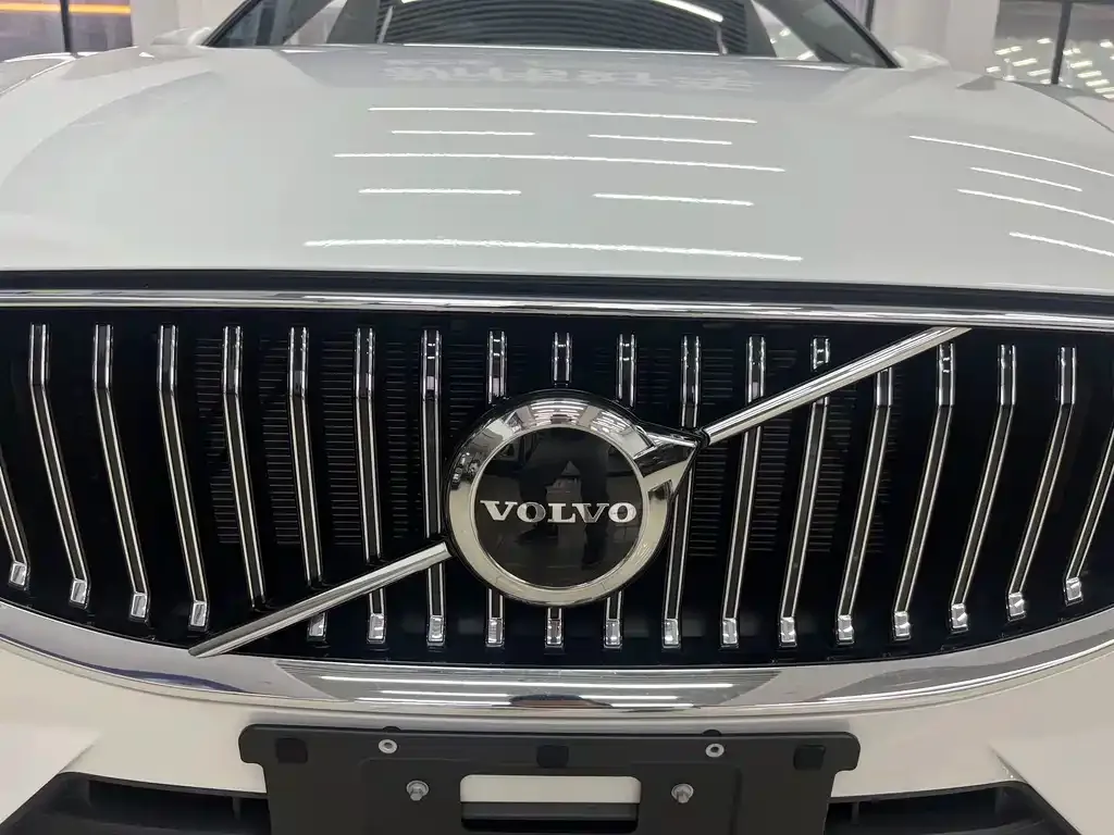 Volvo XC60 — фото 7