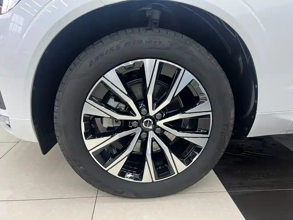 Volvo XC60 — фото 9