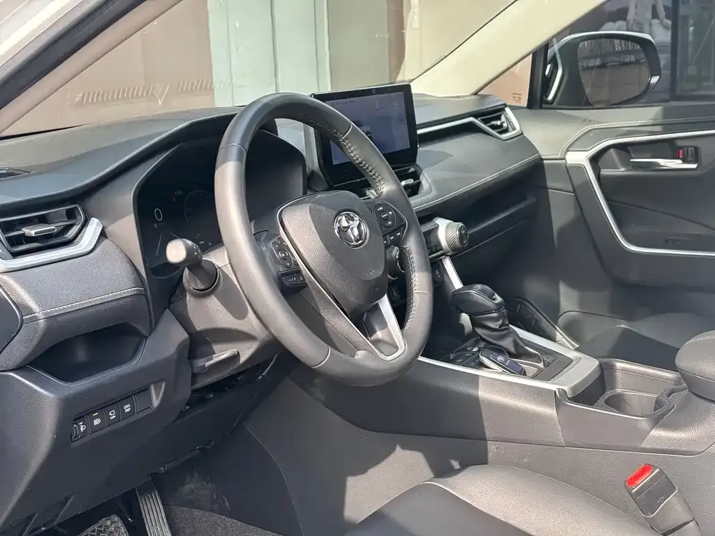 Toyota RAV4 2023 из CN, фото 9