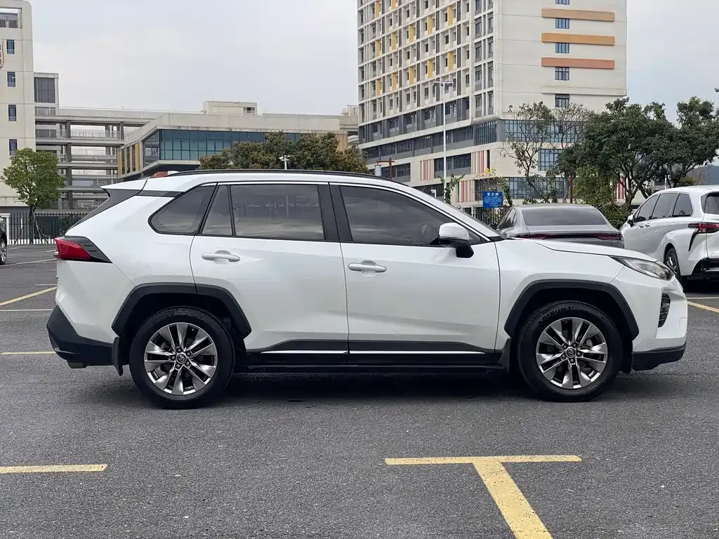 Toyota Wildlander 2022 из CN, фото 10