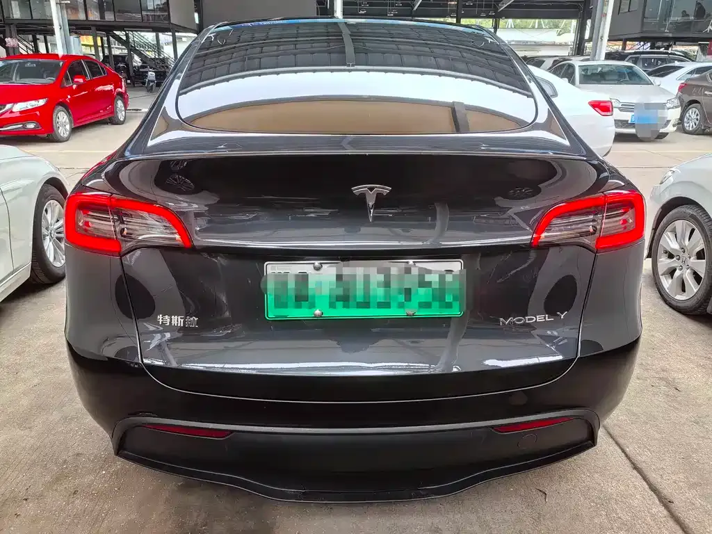 Tesla Model Y — фото 7