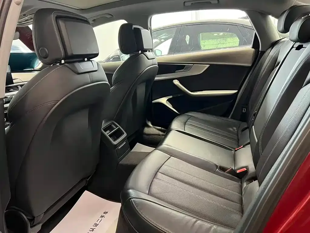 Audi A4L 2023 из CN, фото 10