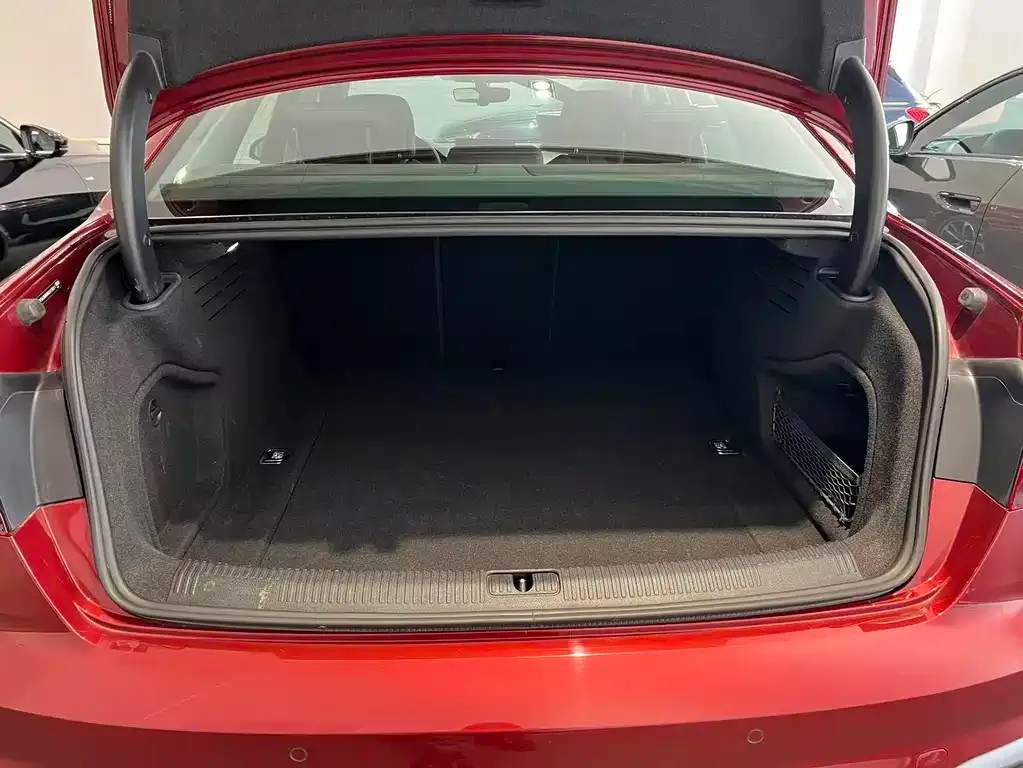 Audi A4L 2023 из CN, фото 7