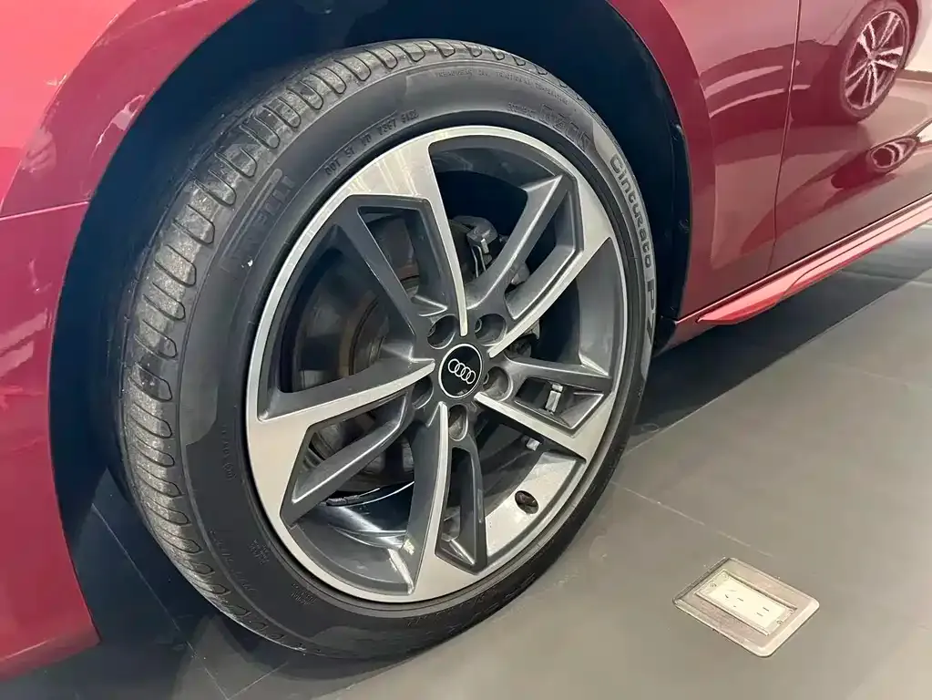 Audi A4L 2023 из CN, фото 5