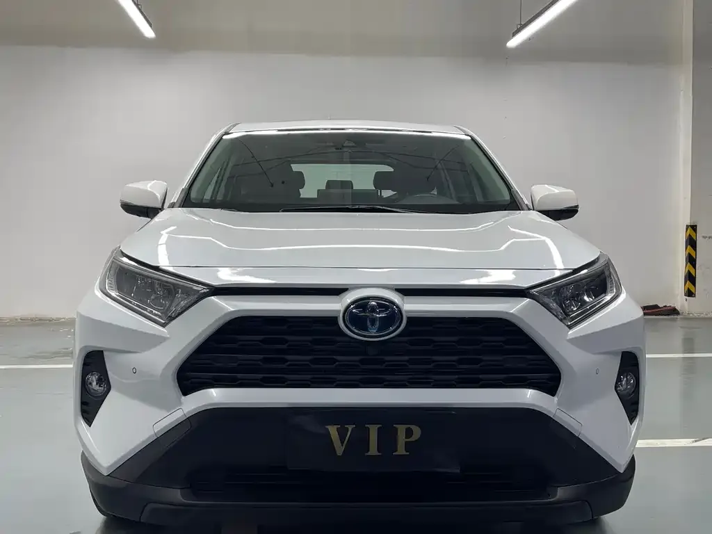 Toyota RAV4 — фото 3