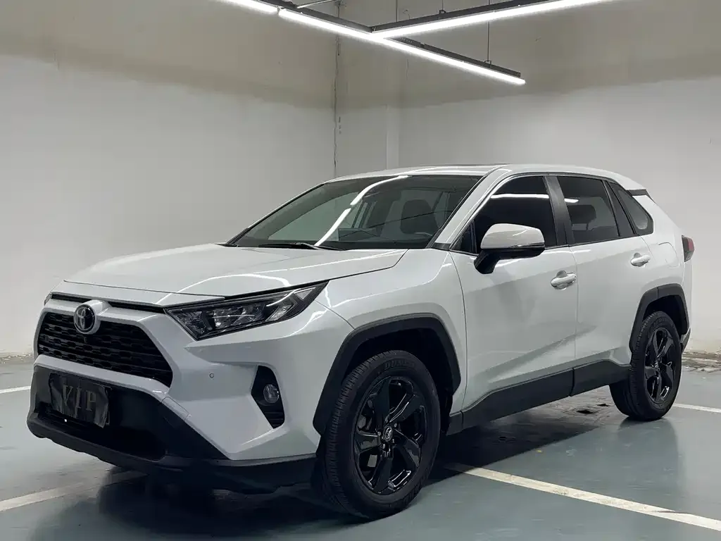 Toyota RAV4 — фото 8