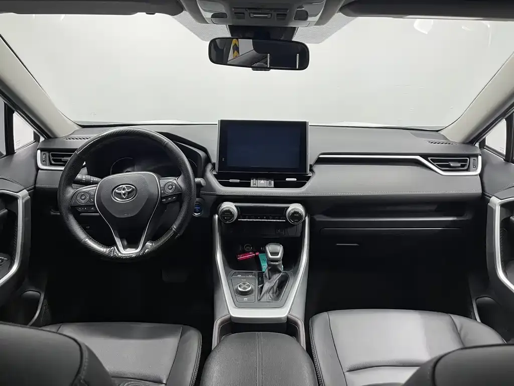 Toyota RAV4 — фото 5