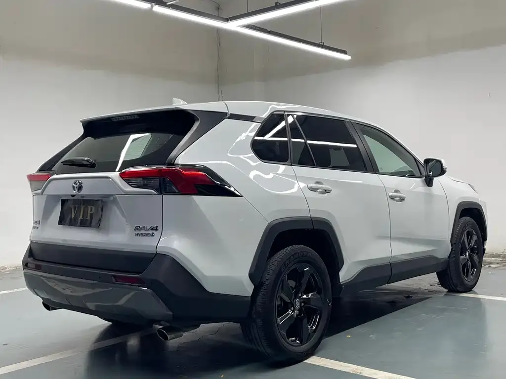 Toyota RAV4 — фото 7