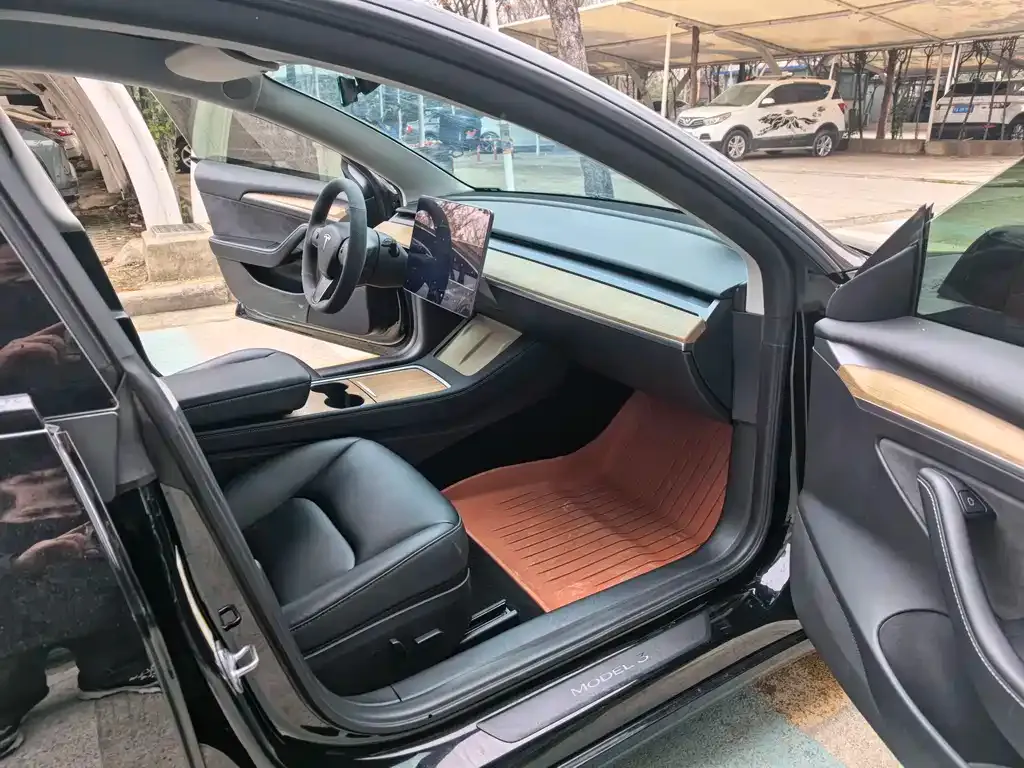 Tesla Model 3 — фото 3