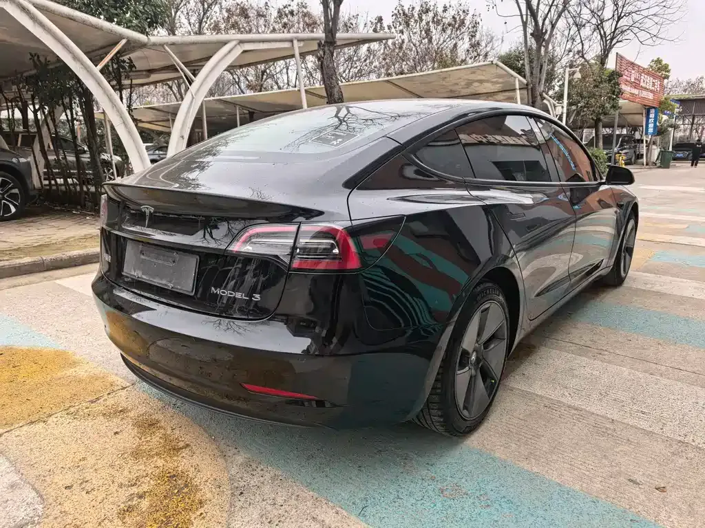 Tesla Model 3 — фото 10