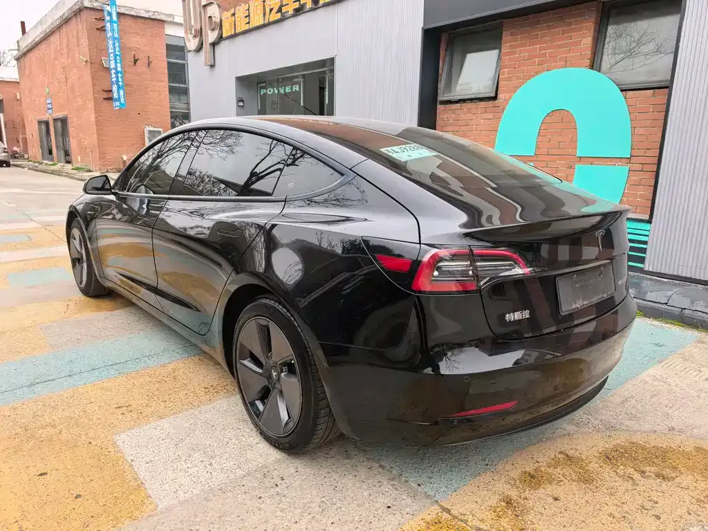 Tesla Model 3 — фото 2