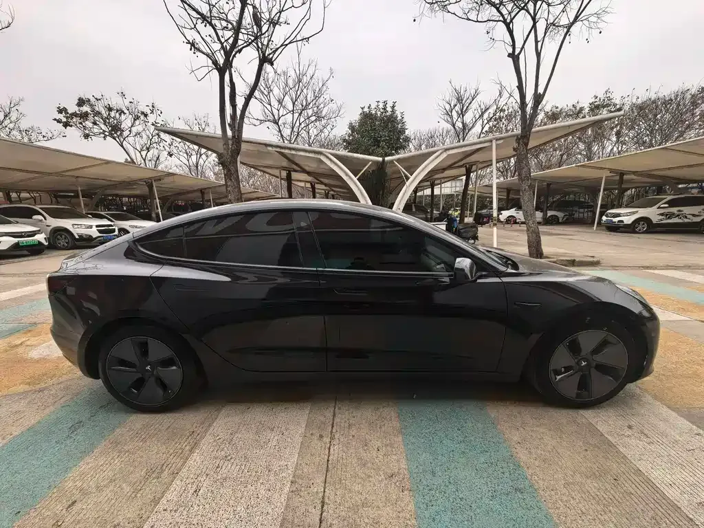 Tesla Model 3 — фото 9