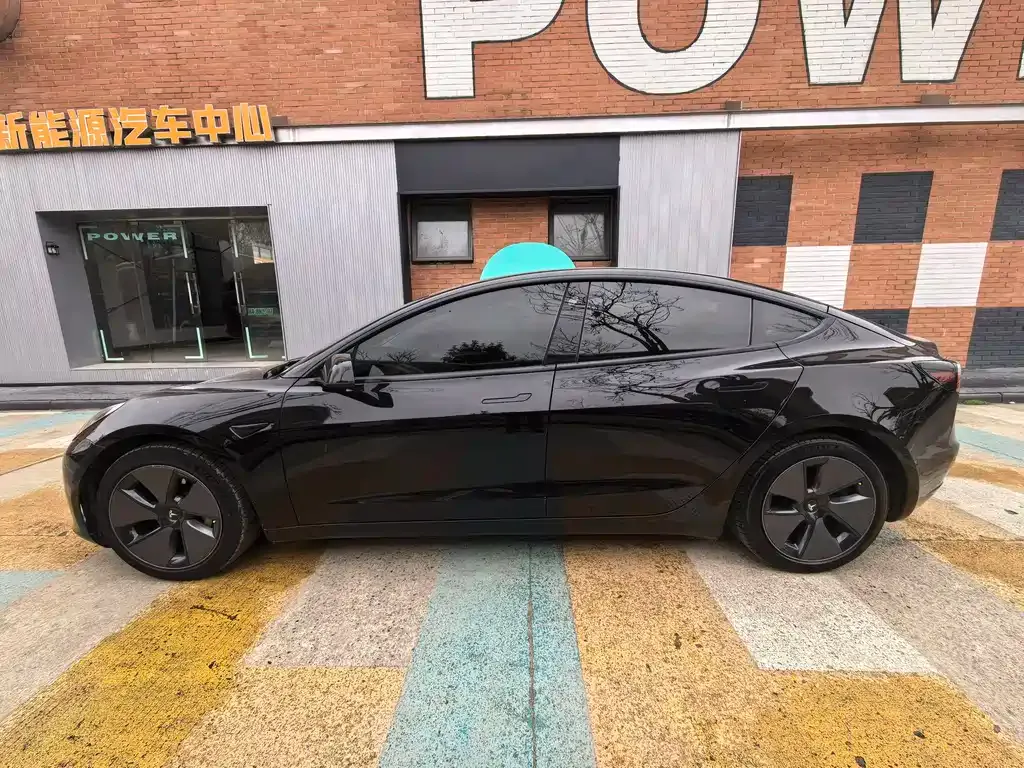 Tesla Model 3 — фото 4