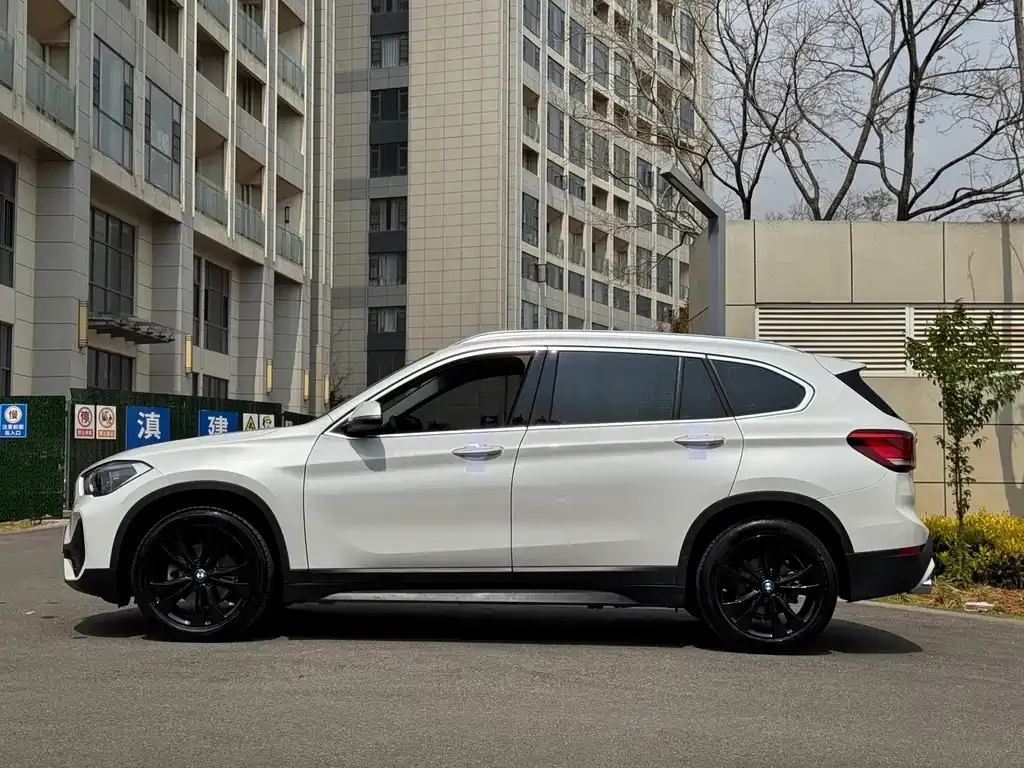 BMW X1 — фото 9