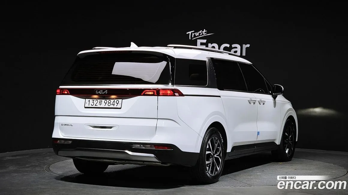 Kia Carnival — фото 10