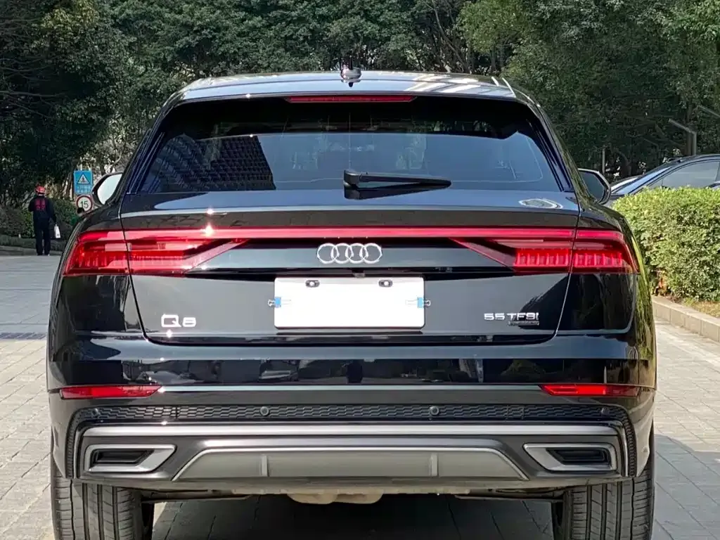 Audi Q8 — фото 7
