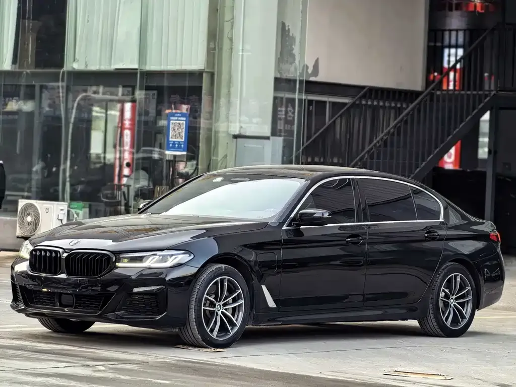 BMW 5 Series New Energy — фото 1