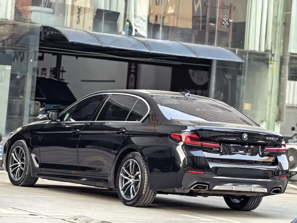BMW 5 Series New Energy — фото 8
