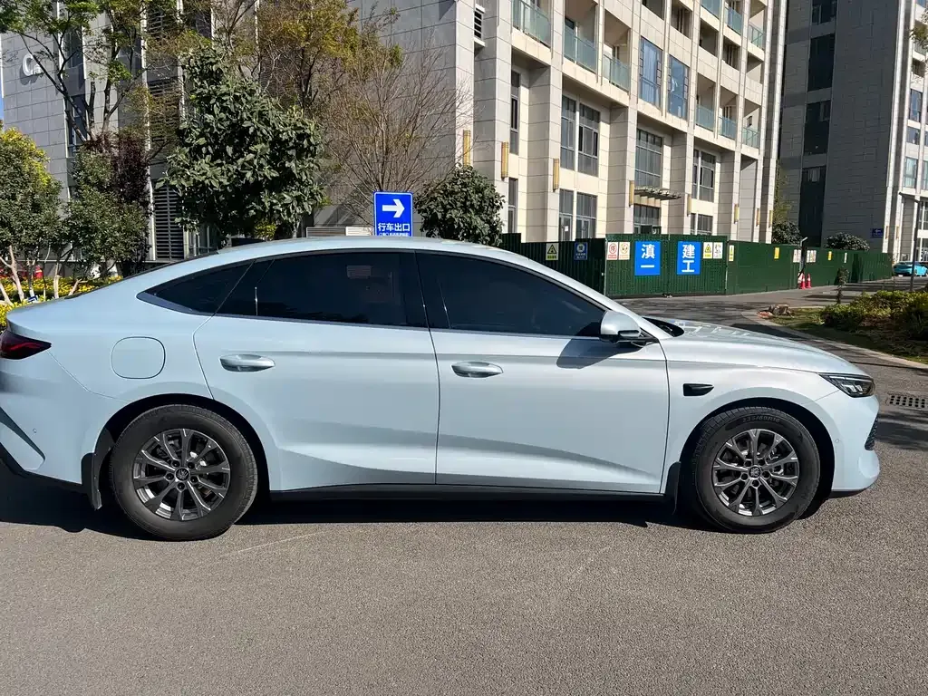 BYD Qin L — фото 9