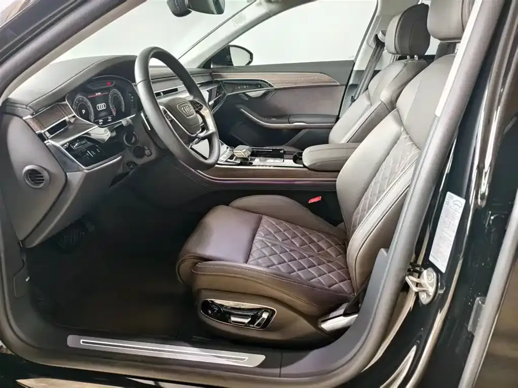 Audi A8 — фото 2