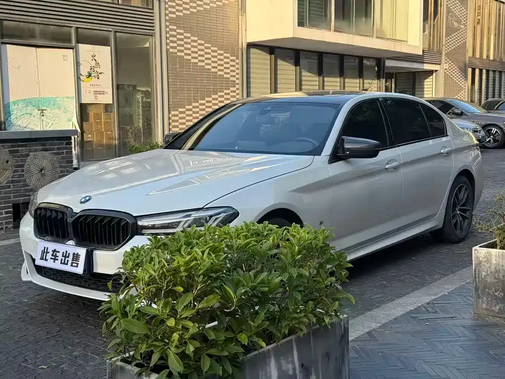 BMW 5 Series — фото 1