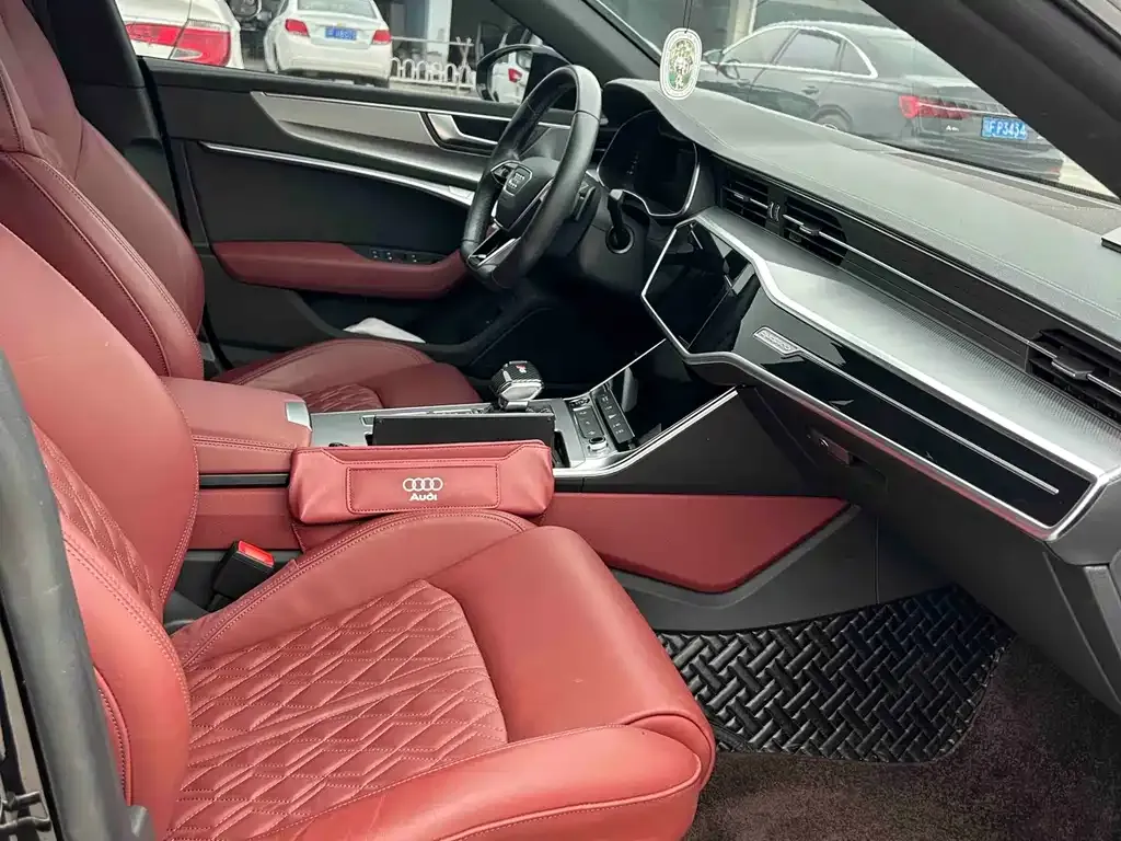 Audi A7L 2023 из CN, фото 4