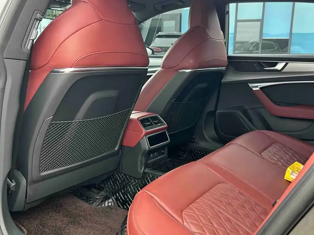 Audi A7L 2023 из CN, фото 3