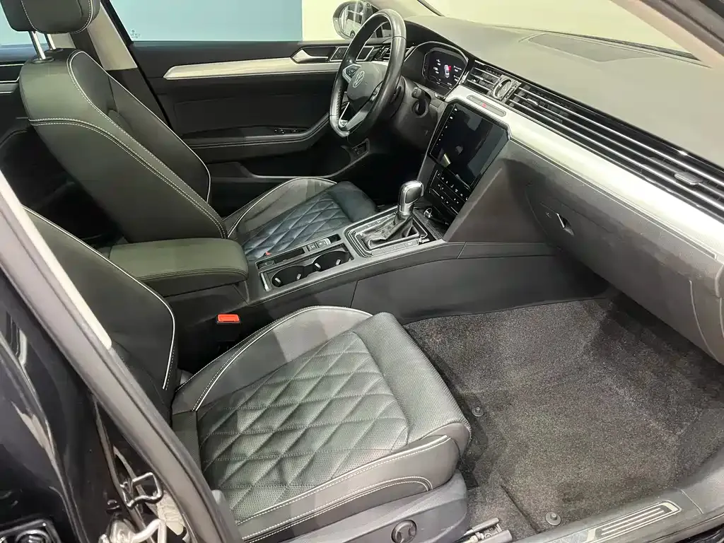 Volkswagen Magotan GTE PHEV 2022 из CN, фото 10
