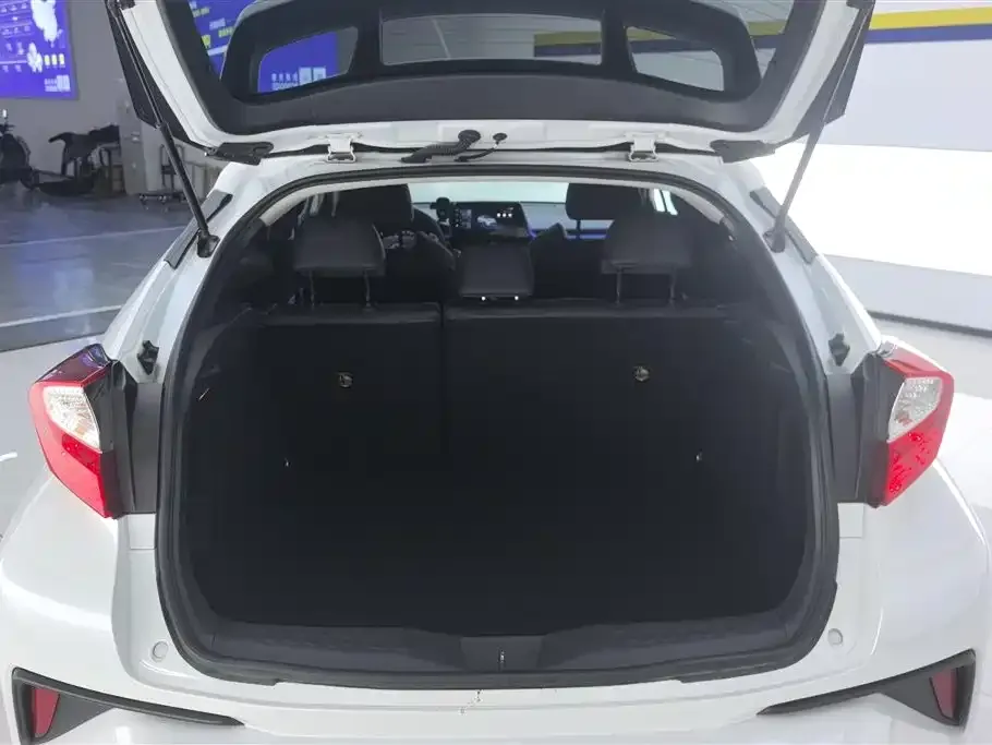 Toyota C-HR 2023 из CN, фото 5