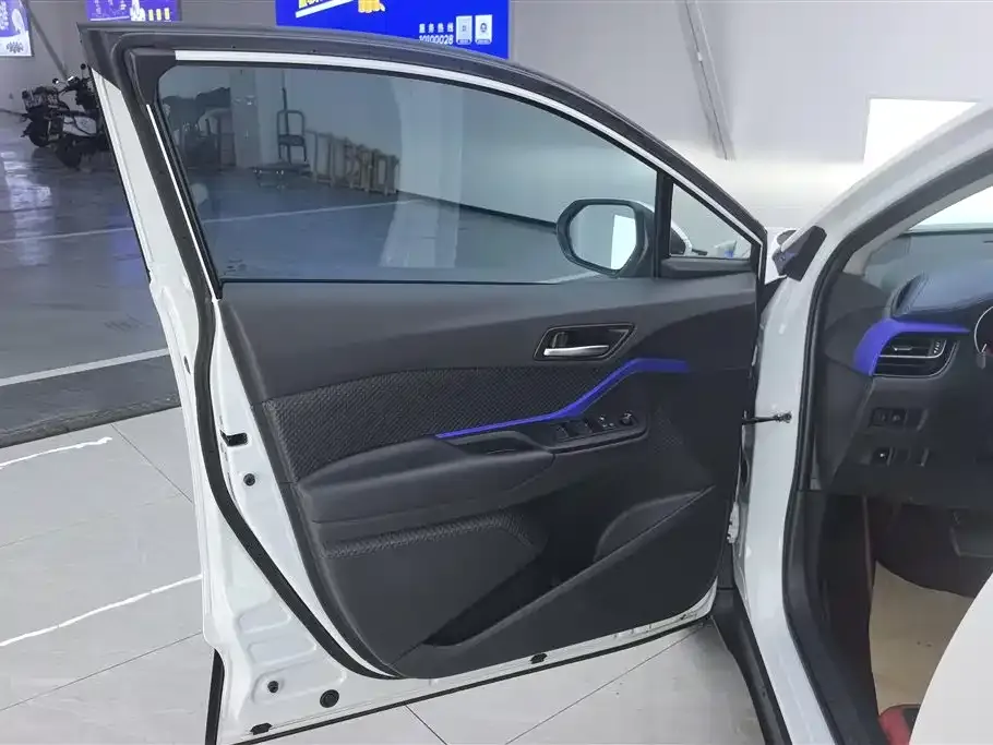 Toyota C-HR 2023 из CN, фото 7