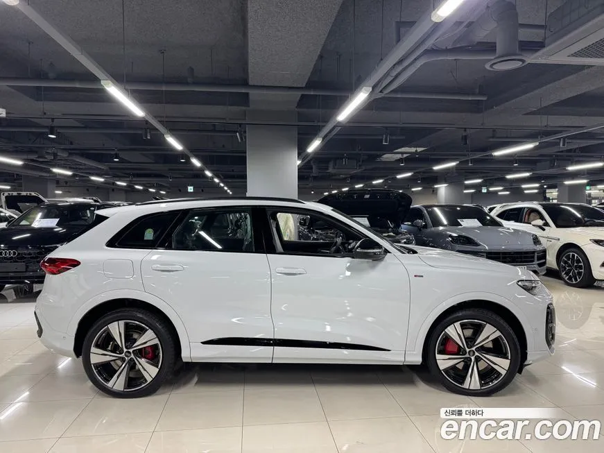 Audi Q5 2025 из KR, фото 10