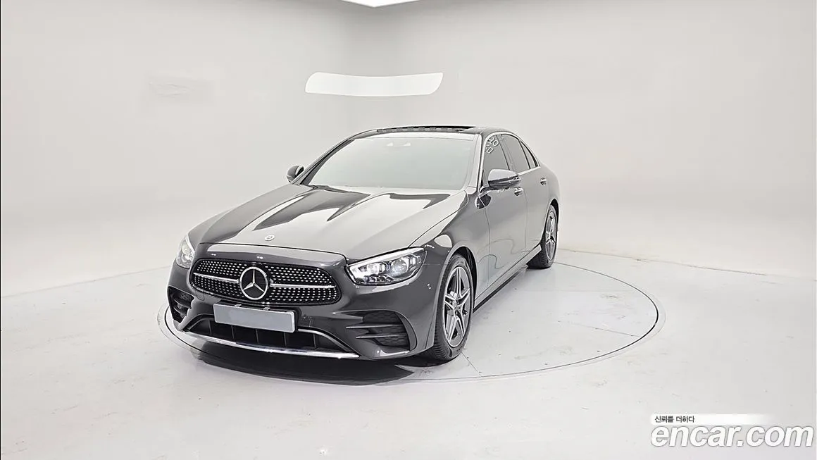 Mercedes-Benz E-Class — фото 1
