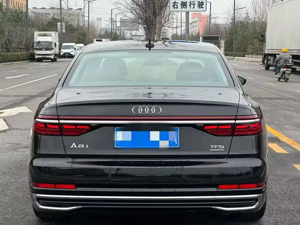 Audi A8 — фото 9