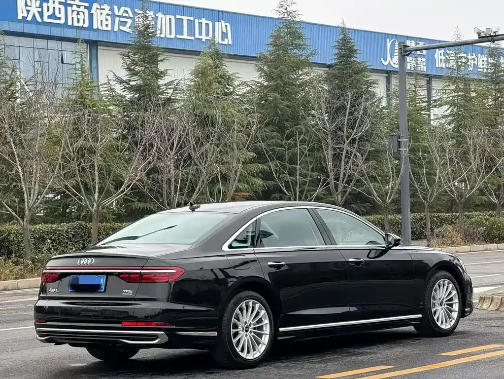 Audi A8 — фото 8