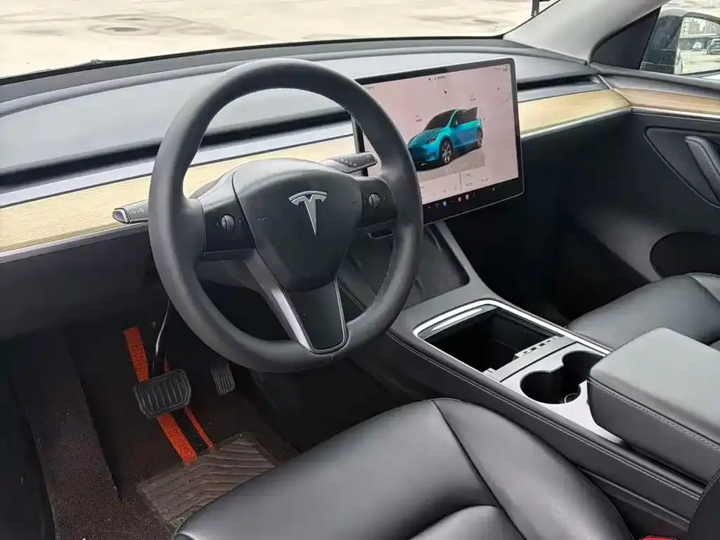 Tesla Model Y — фото 4