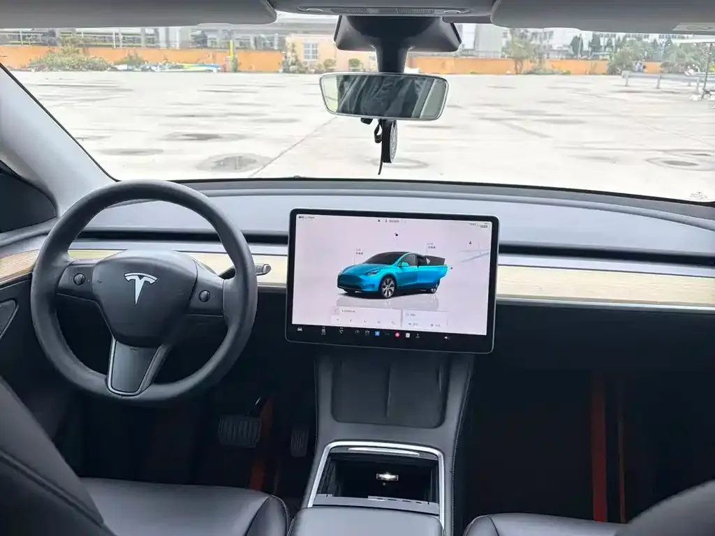 Tesla Model Y — фото 8