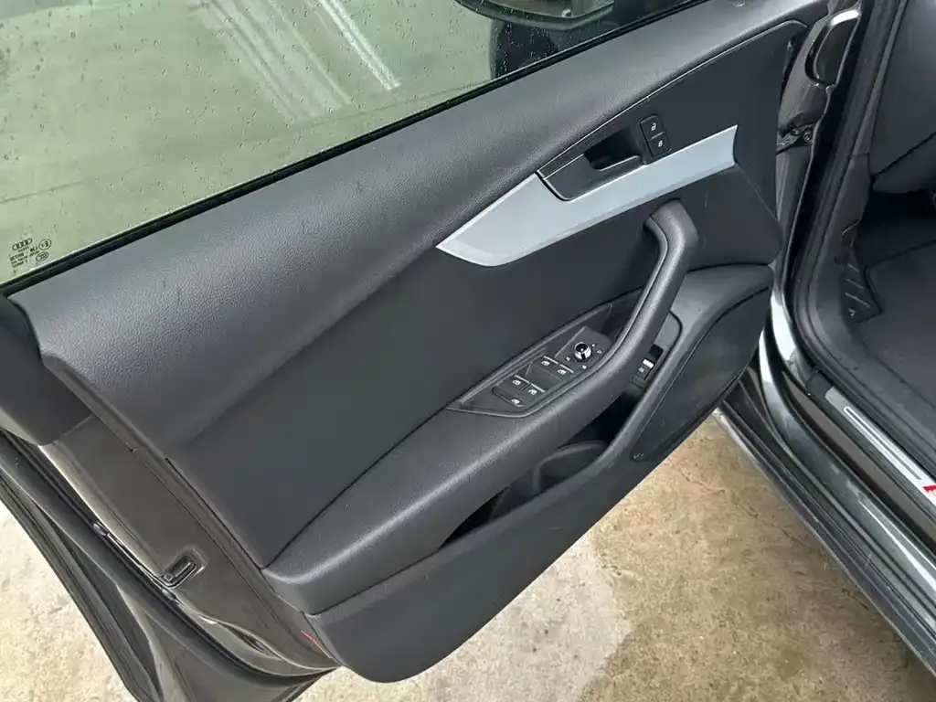 Audi A4L 2023 из CN, фото 7