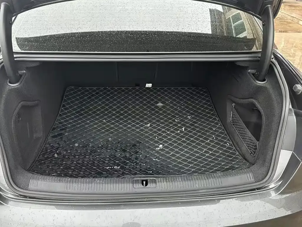 Audi A4L 2023 из CN, фото 6