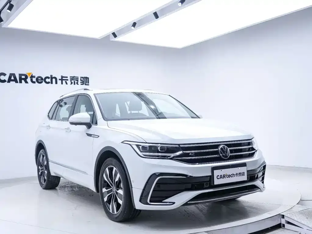 Volkswagen Tiguan L — фото 8