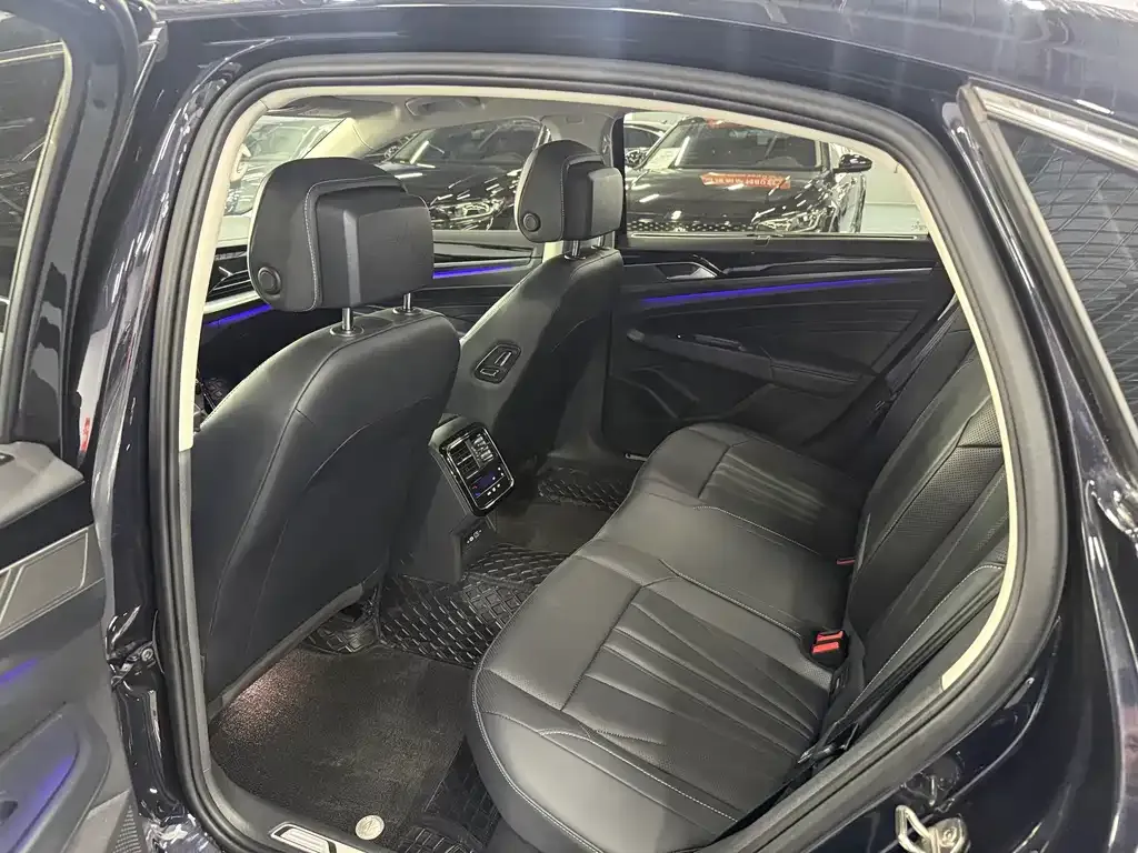 Volkswagen Passat — фото 8
