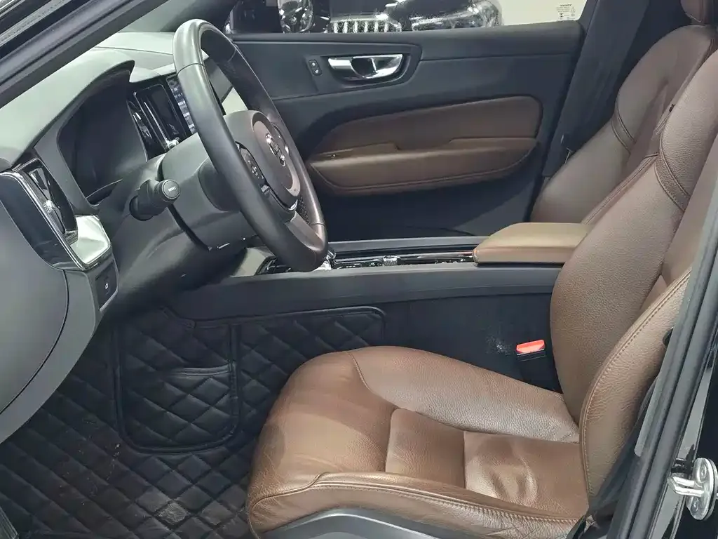 Volvo XC60 2022 из CN, фото 4