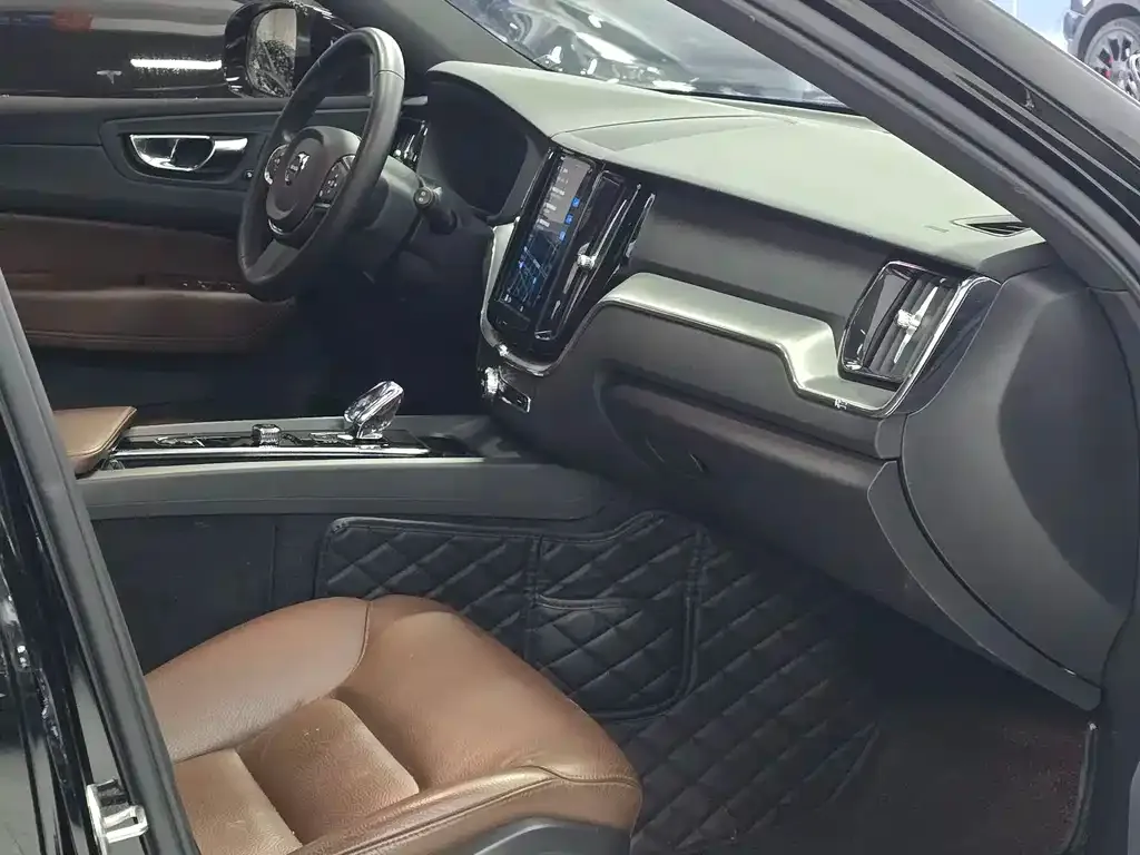 Volvo XC60 2022 из CN, фото 6