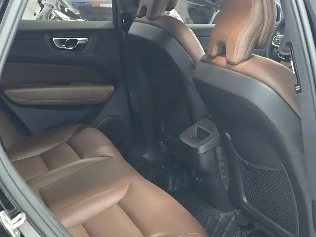 Volvo XC60 2022 из CN, фото 8
